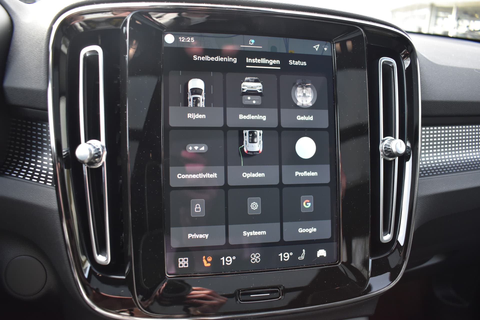 Volvo EX40 Extended Range 252PK Plus Black Ed. 82 kWh thumbnail 32