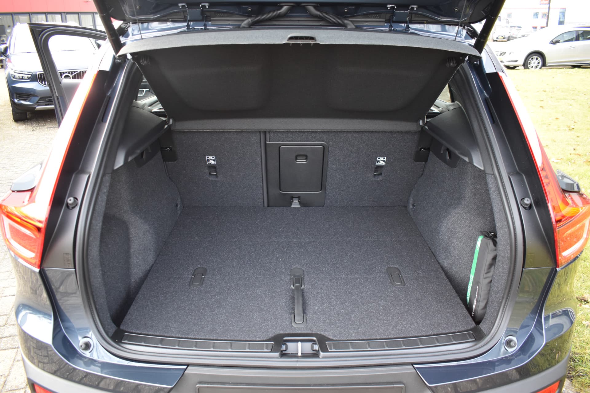 Volvo EX40 Extended Range 252PK Plus Black Ed. 82 kWh thumbnail 38