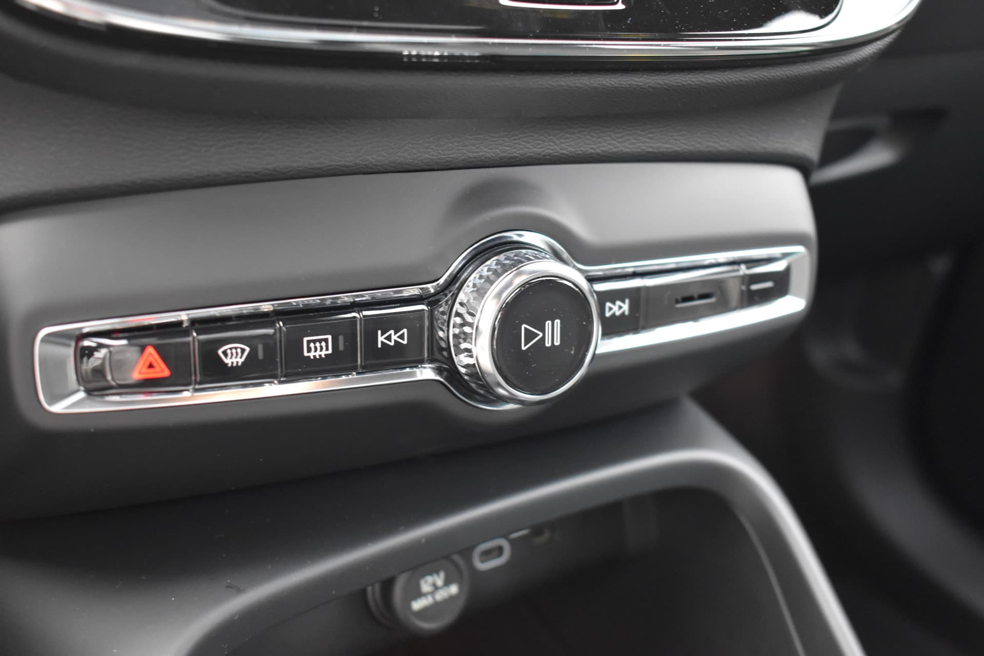 Volvo EX40 Extended Range 252PK Plus Black Ed. 82 kWh thumbnail 40