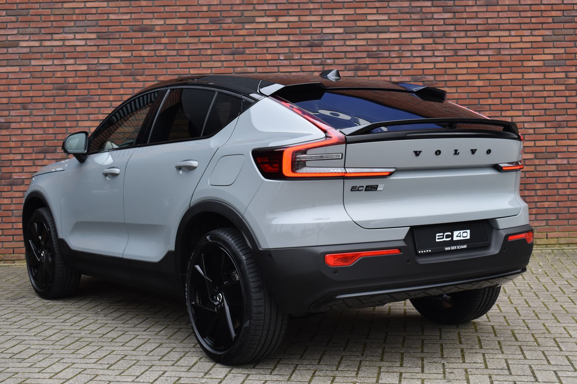 Volvo EC40 Extended Range 252PK Ultra Black Edition Europa 82 kWh null thumbnail 2