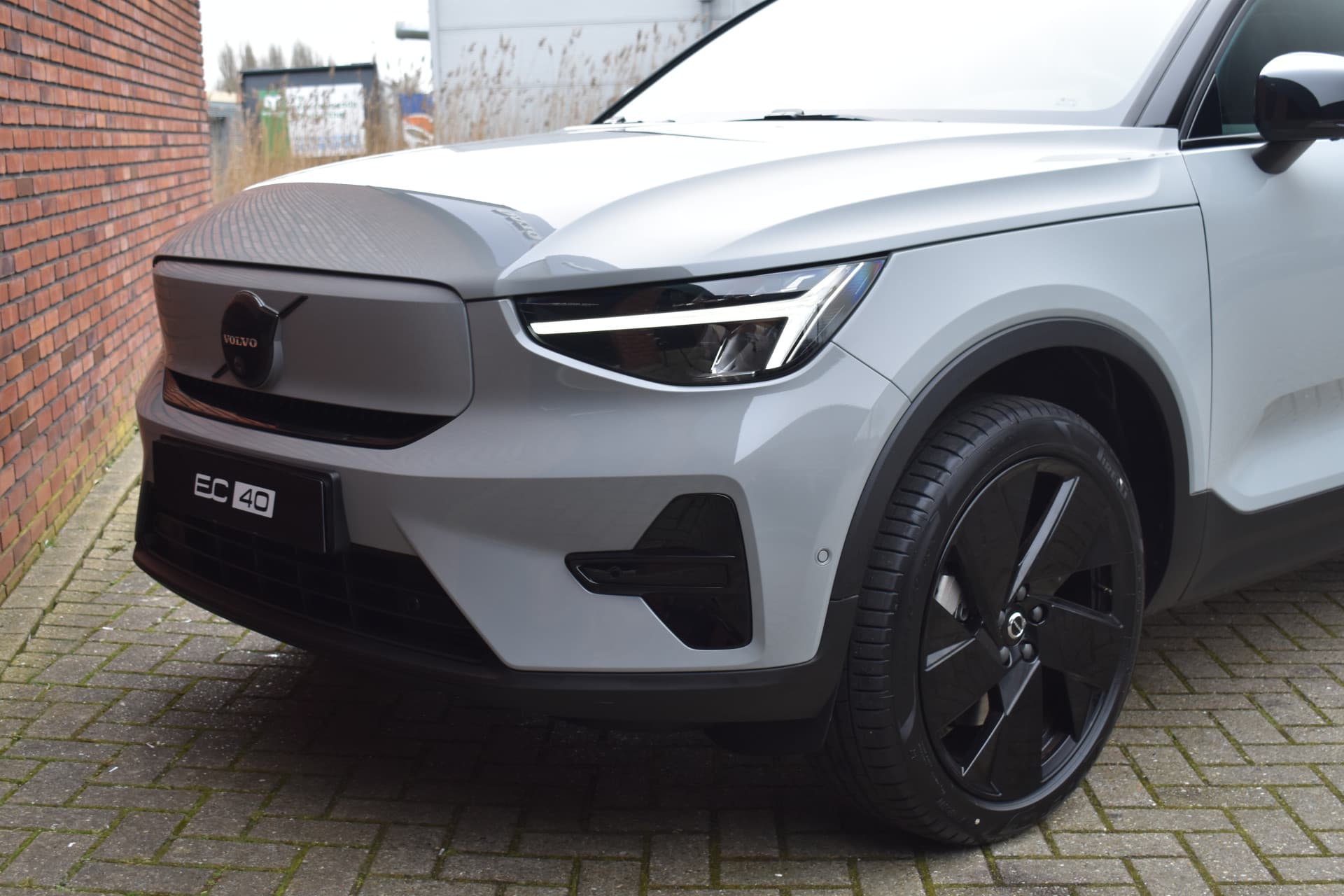 Volvo EC40 Extended Range 252PK Ultra Black Edition Europa 82 kWh null thumbnail 3