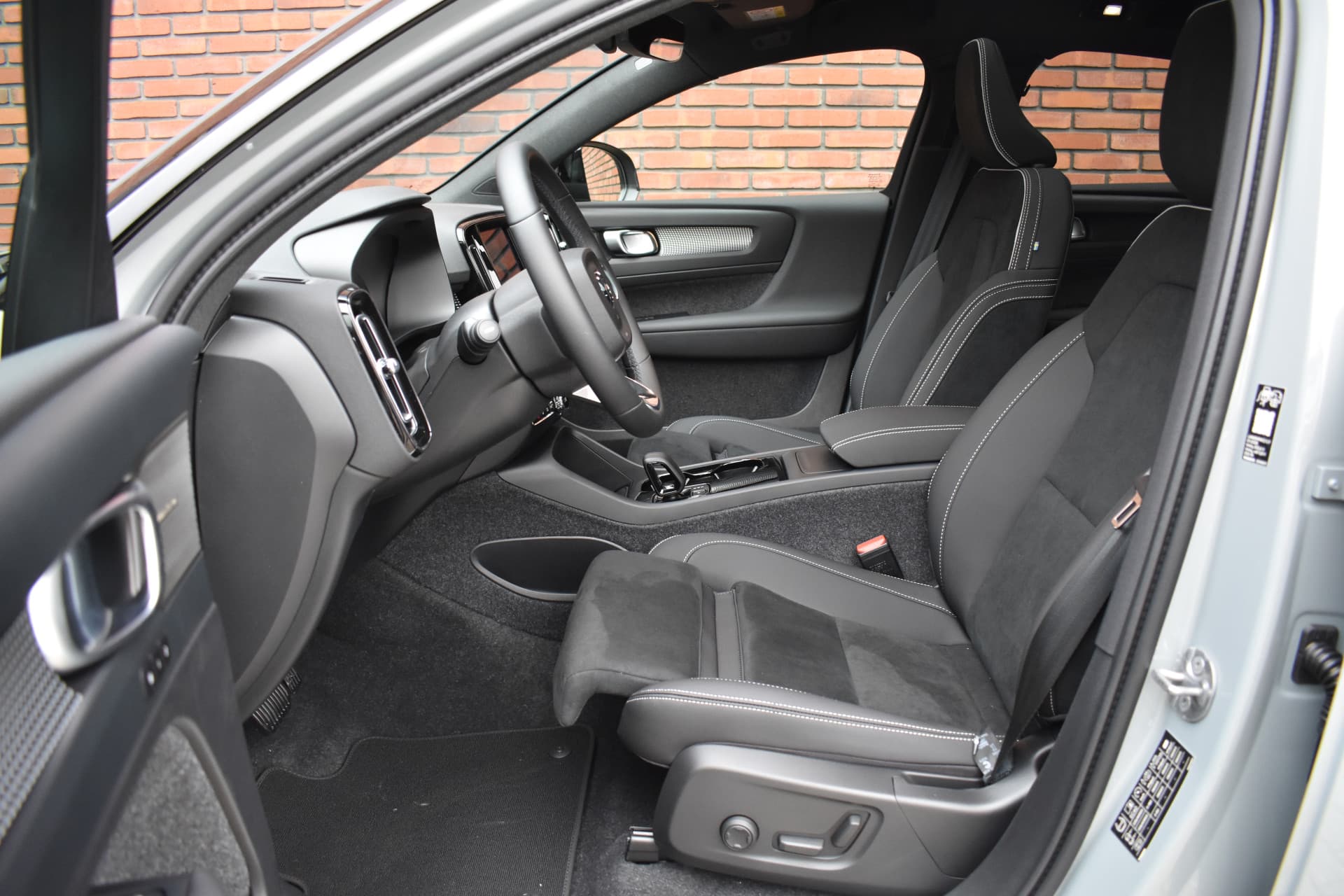 Volvo EC40 Extended Range 252PK Ultra Black Edition Europa 82 kWh null thumbnail 4