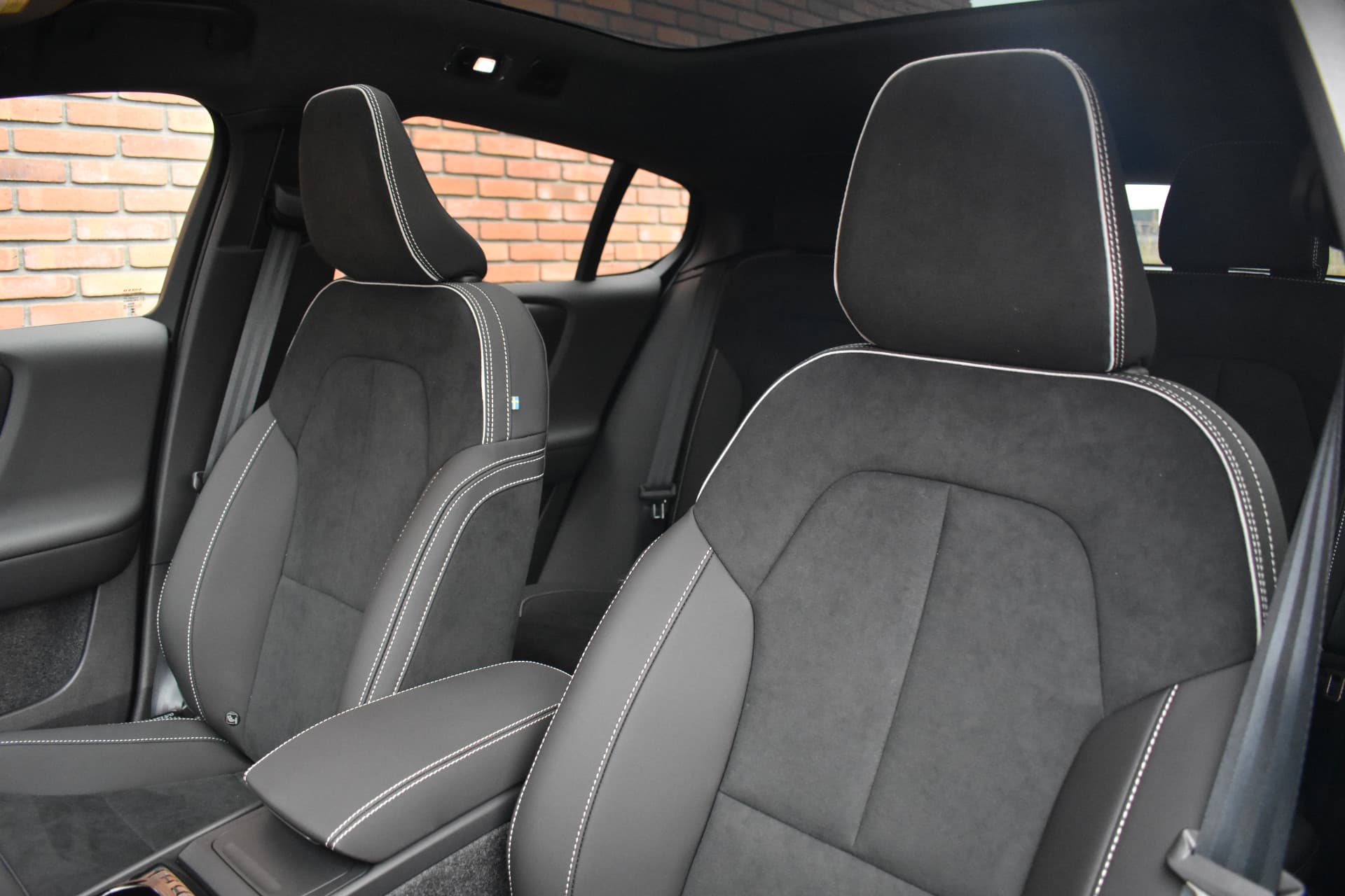 Volvo EC40 Extended Range 252PK Ultra Black Edition Europa 82 kWh null thumbnail 5