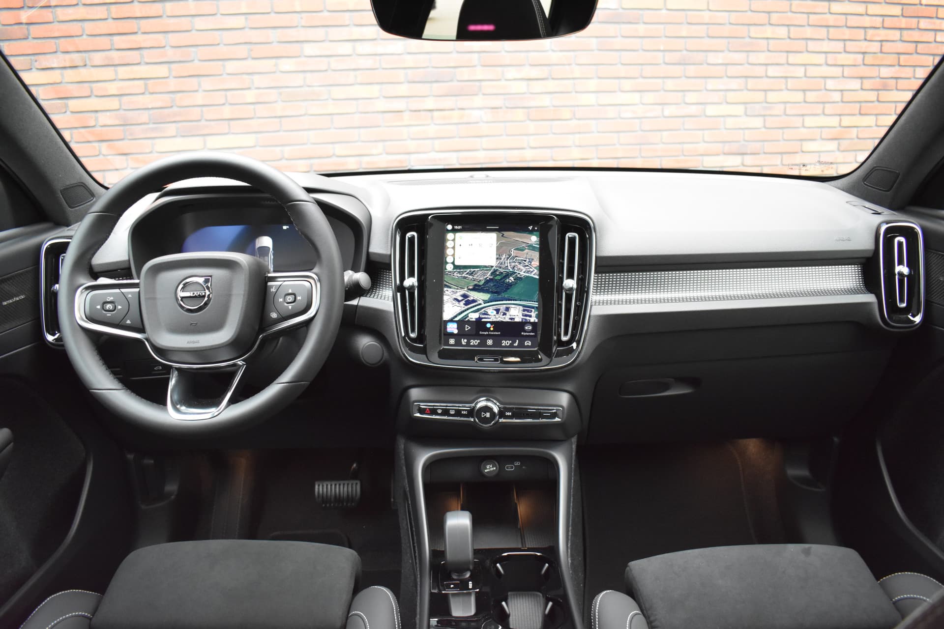 Volvo EC40 Extended Range 252PK Ultra Black Edition Europa 82 kWh null thumbnail 6