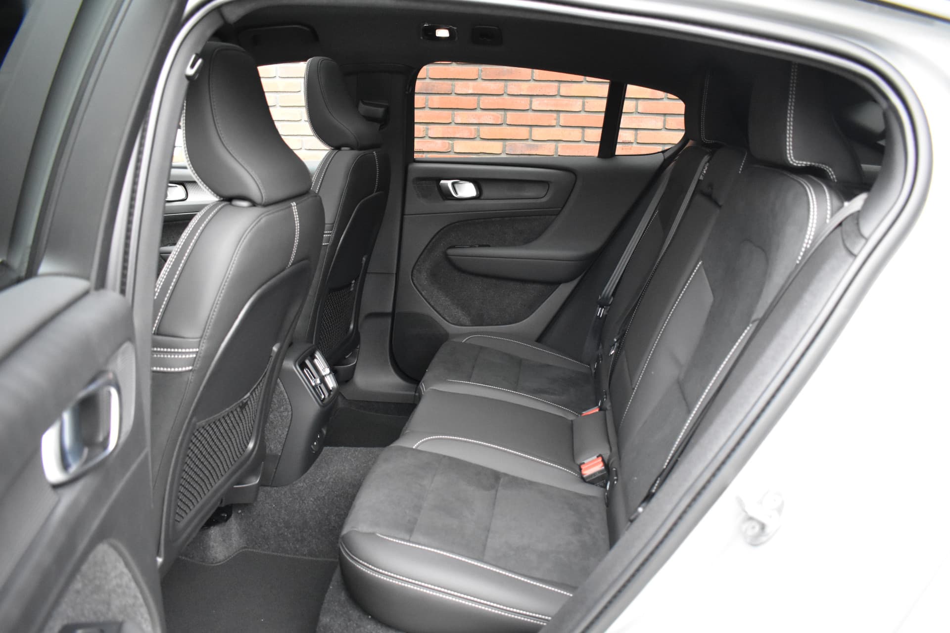 Volvo EC40 Extended Range 252PK Ultra Black Edition Europa 82 kWh null thumbnail 9