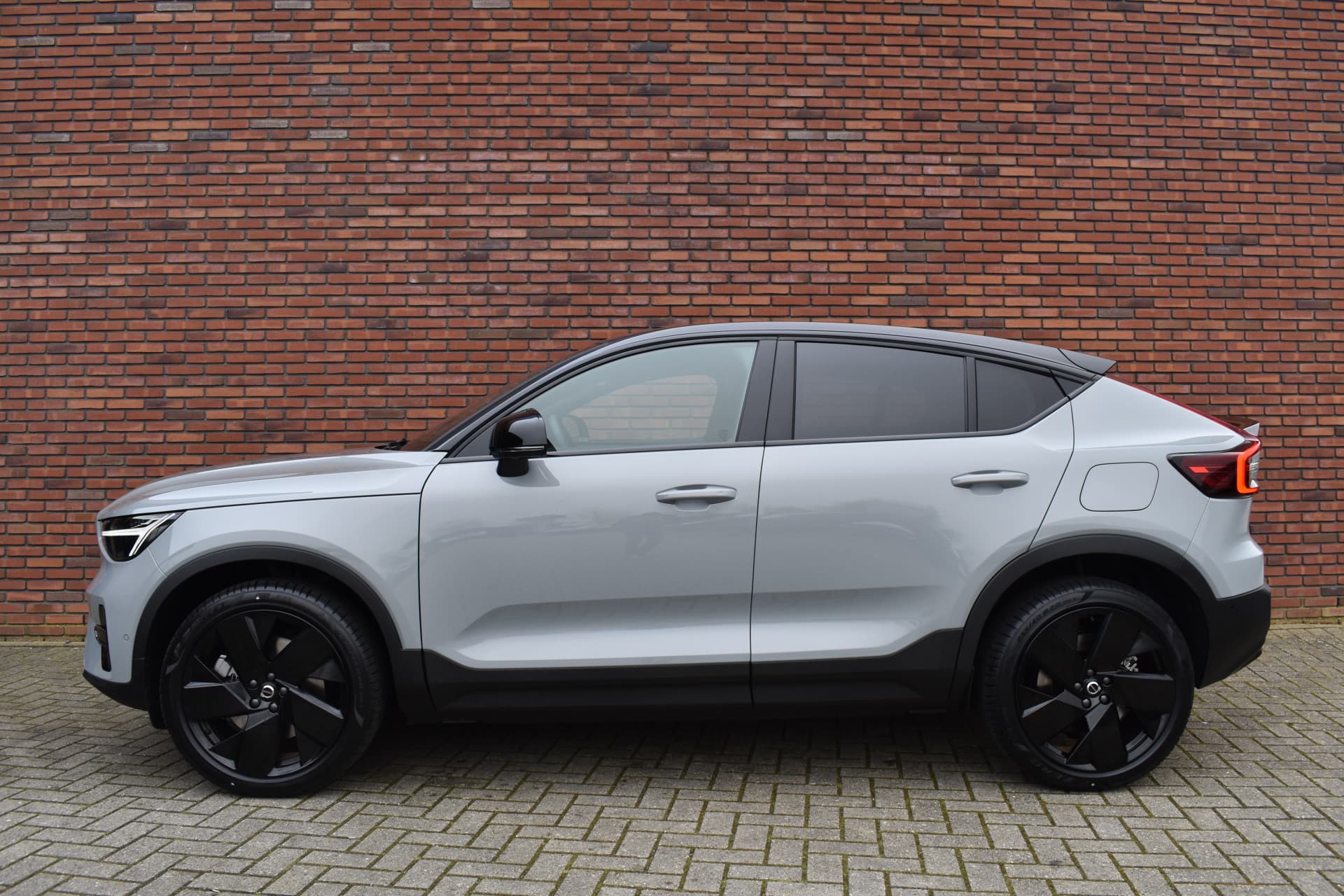 Volvo EC40 Extended Range 252PK Ultra Black Edition Europa 82 kWh null thumbnail 11