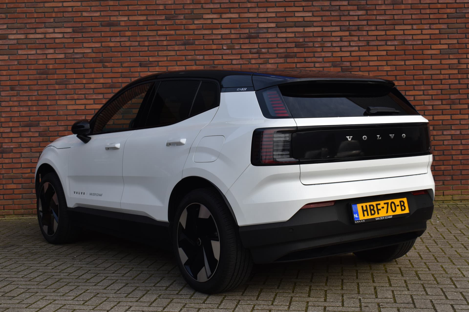 Volvo EX30 Extended Range 272PK Plus thumbnail 2