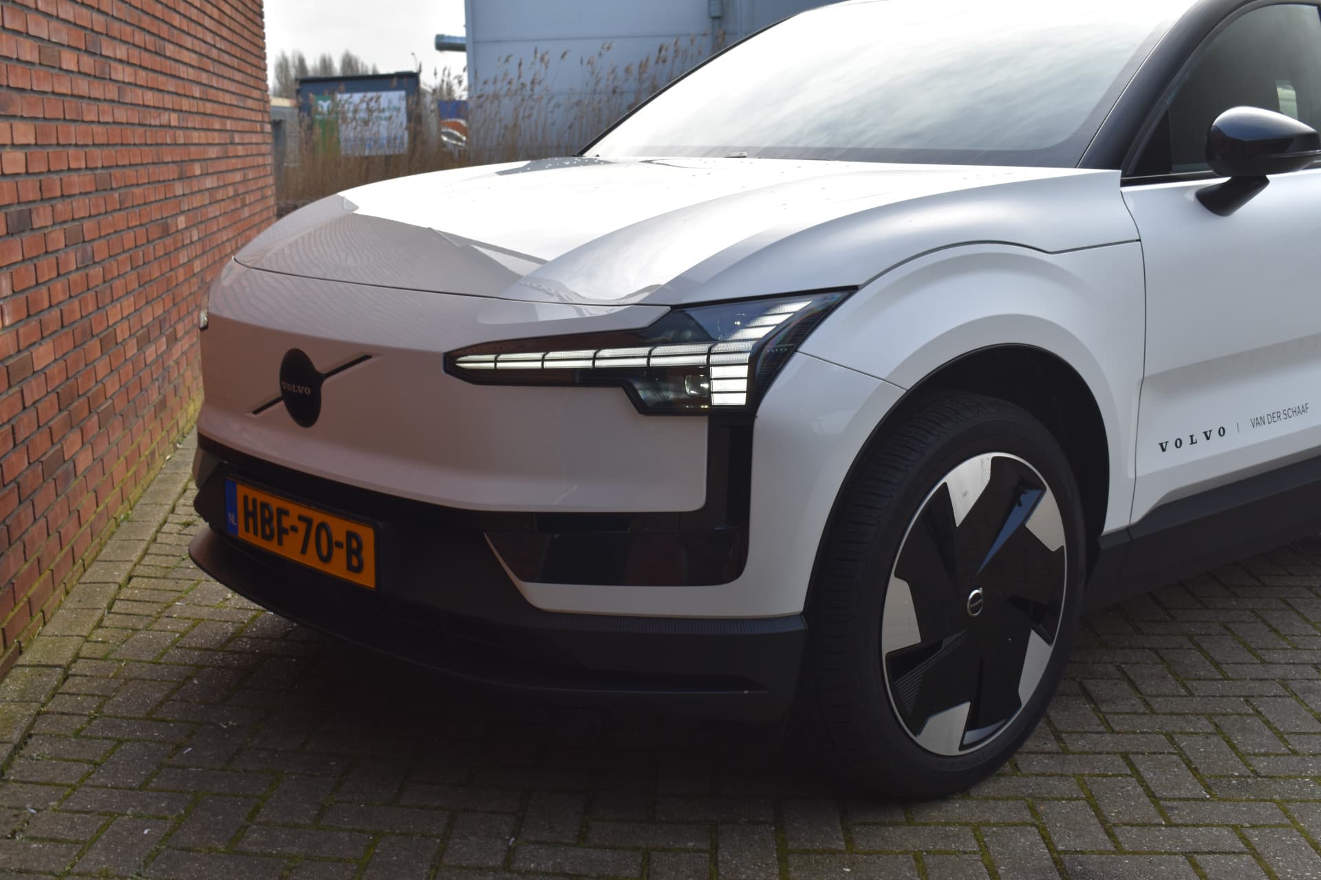 Volvo EX30 Extended Range 272PK Plus thumbnail 3