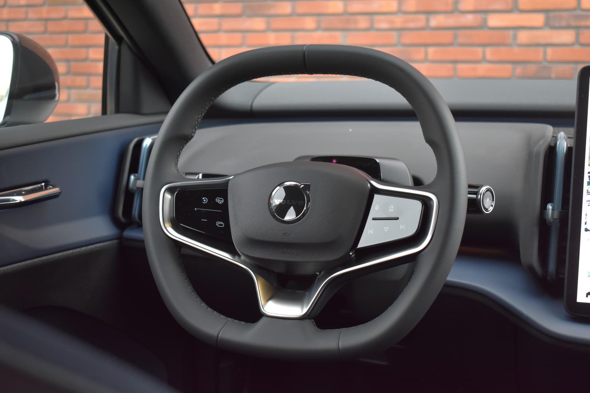 Volvo EX30 Extended Range 272PK Plus thumbnail 7