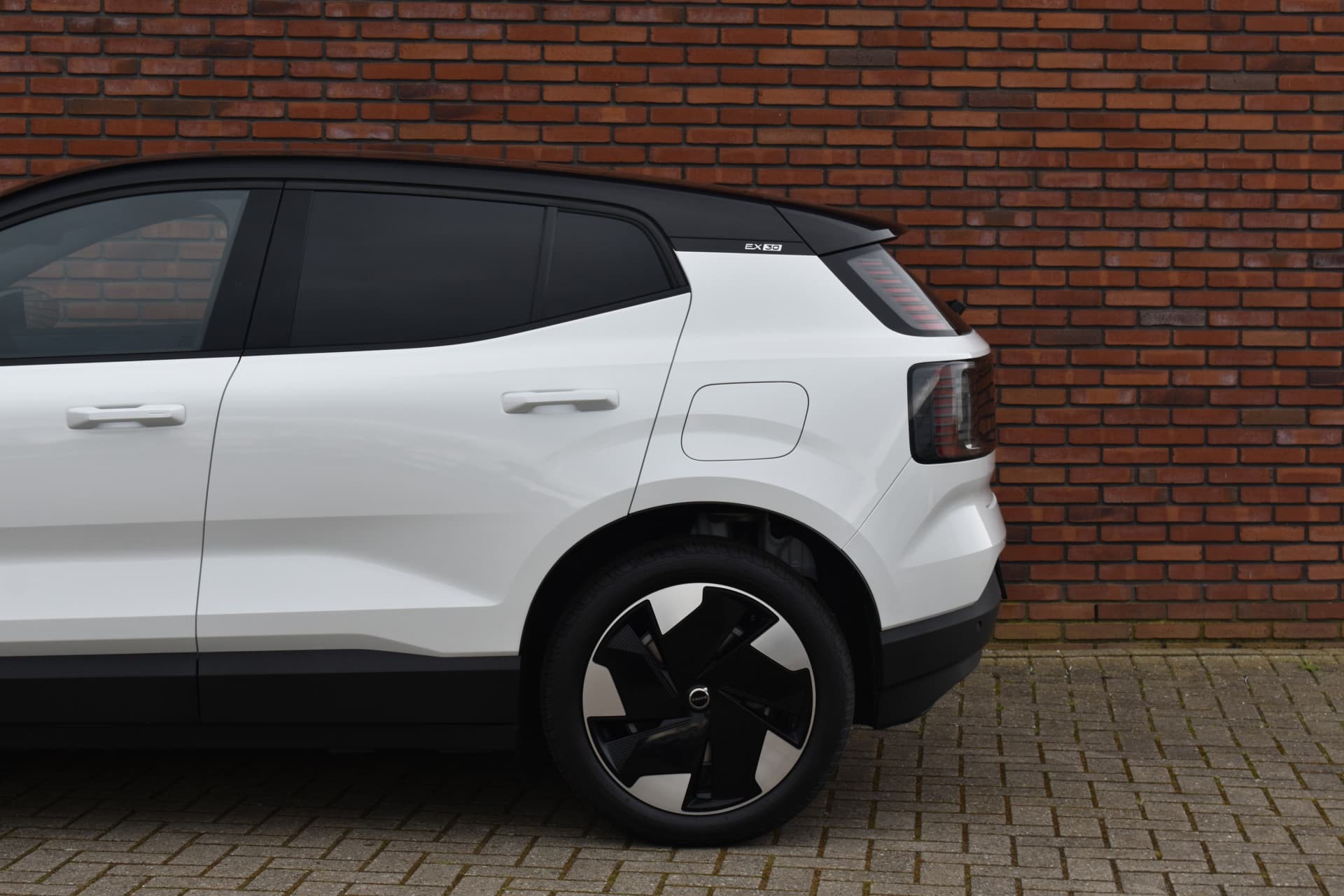 Volvo EX30 Extended Range 272PK Plus thumbnail 23