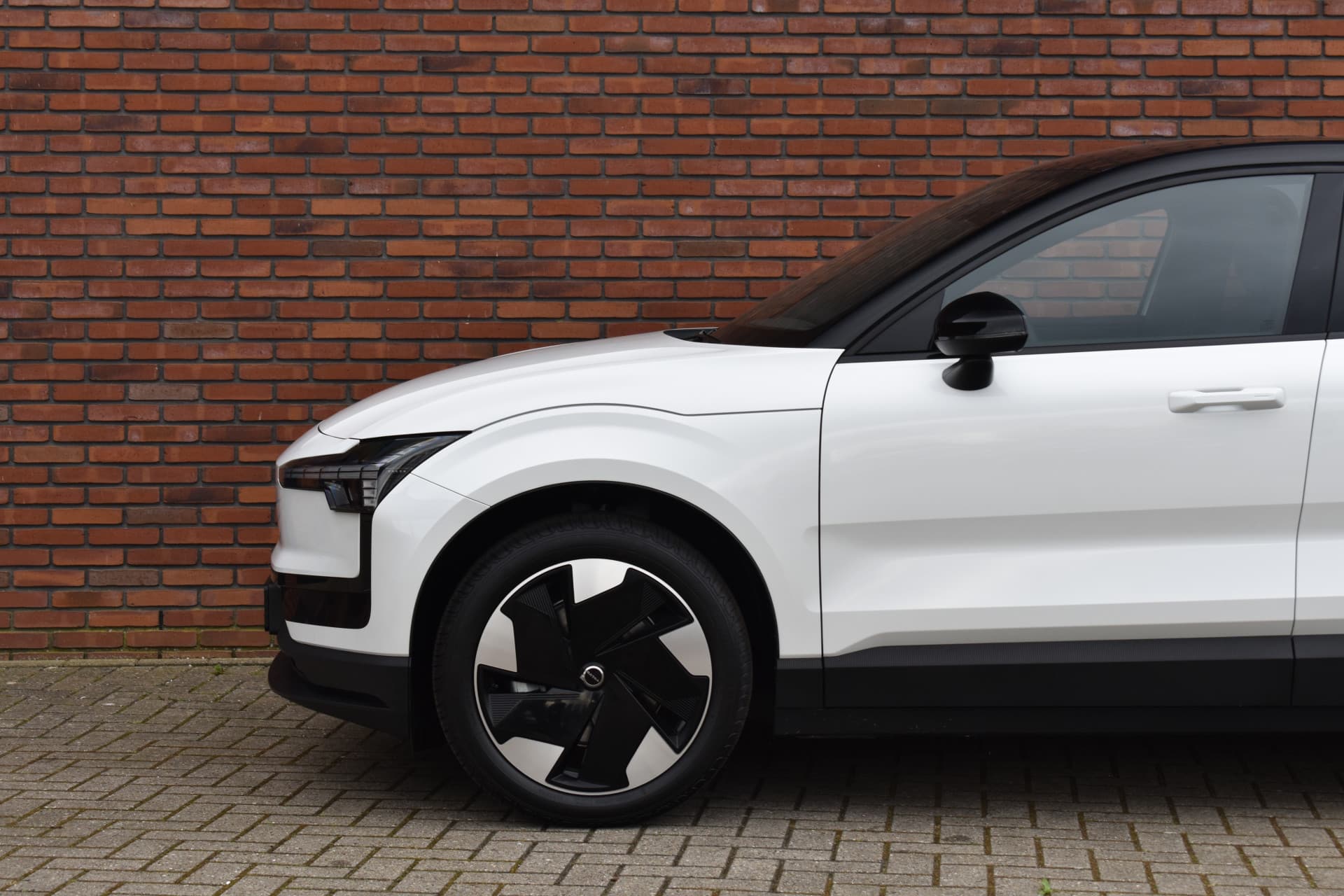 Volvo EX30 Extended Range 272PK Plus thumbnail 24