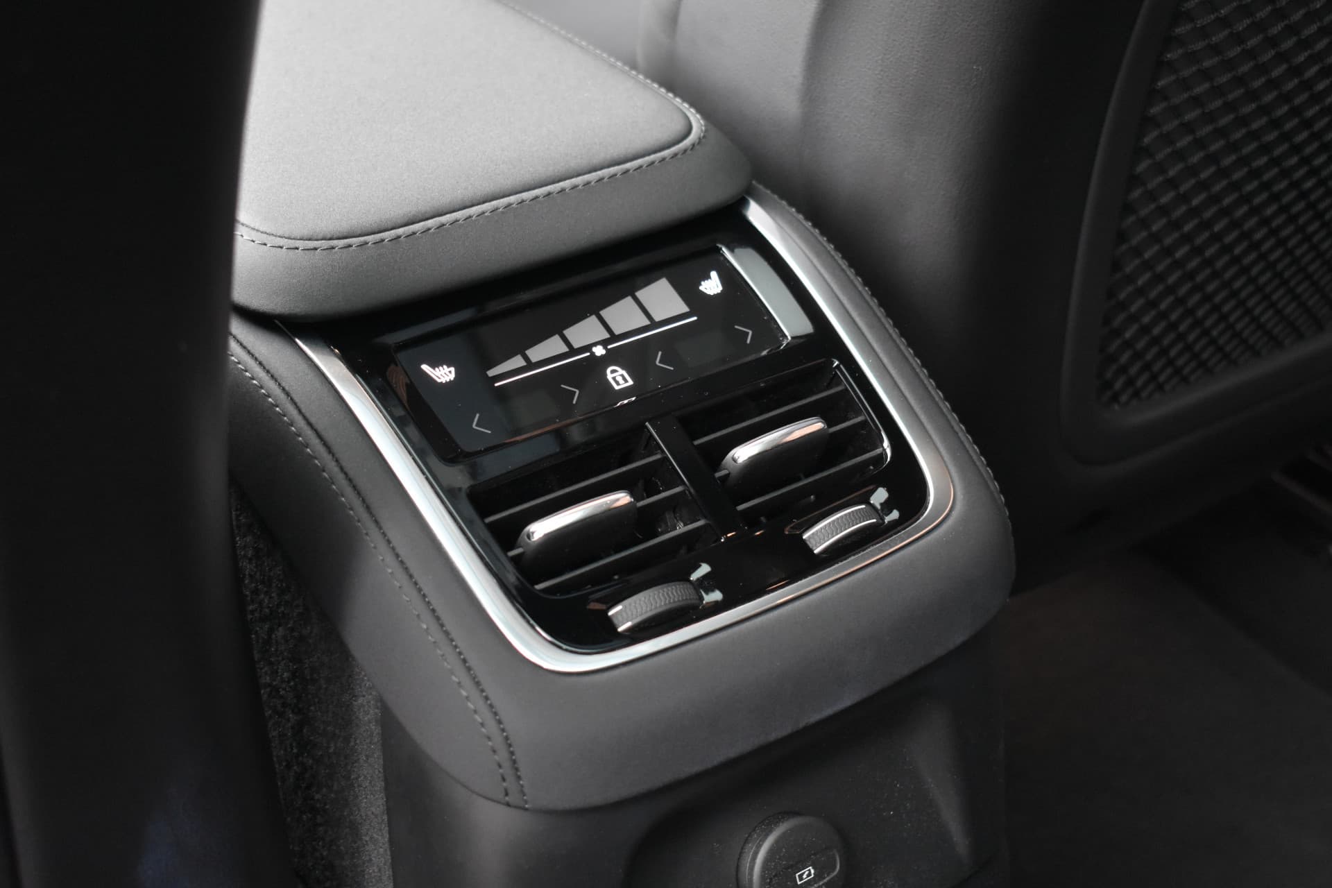 Volvo XC90 T8 455PK Plug-in hybrid AWD Ultra Dark thumbnail 10