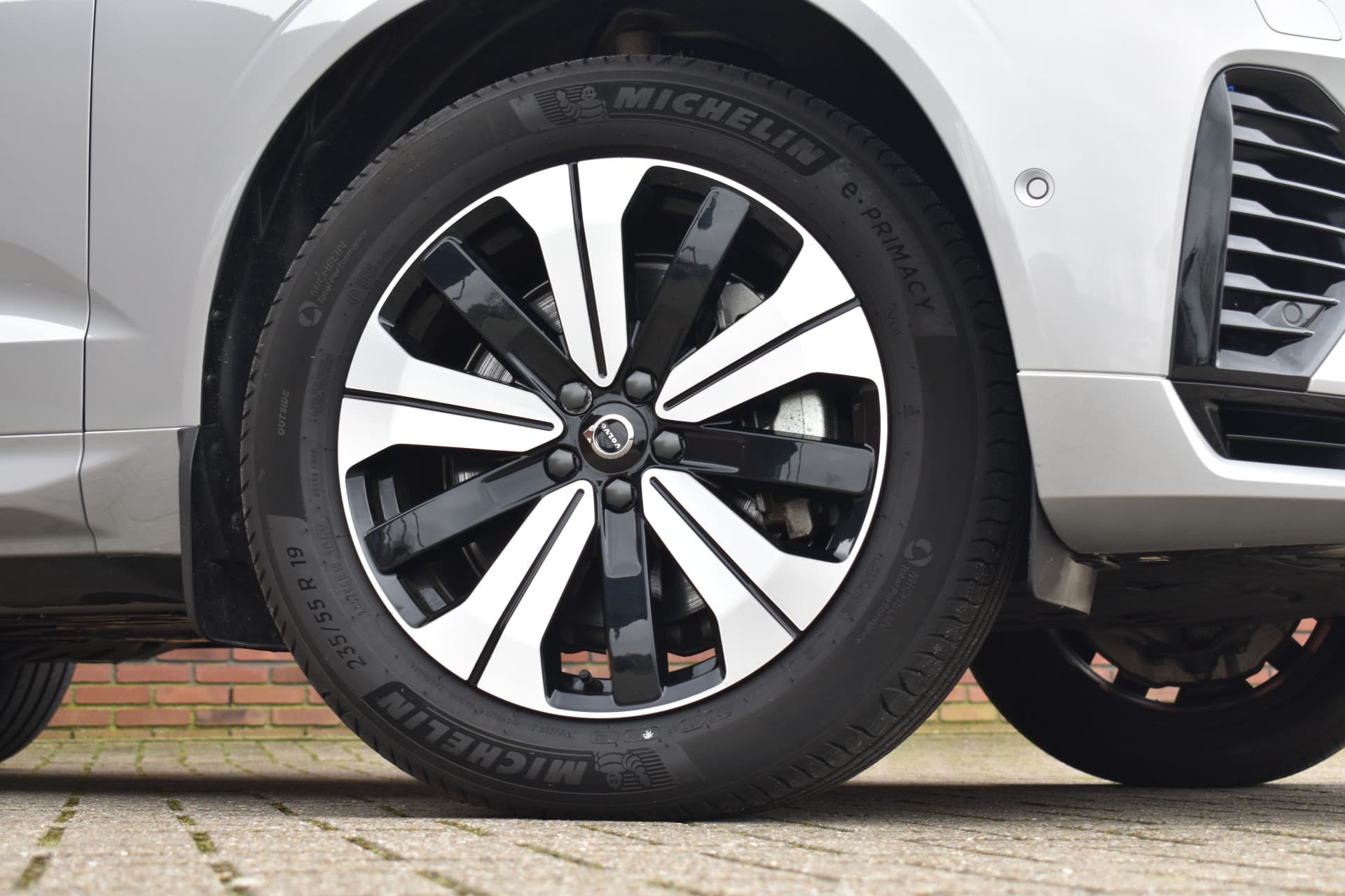 Volvo XC60 T6 350PK Plug-in hybrid AWD Plus Dark thumbnail 3