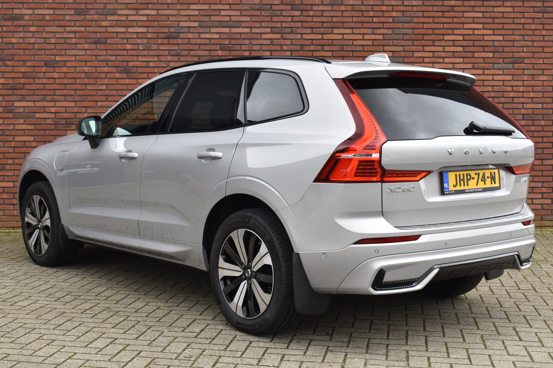 Volvo XC60 T6 350PK Plug-in hybrid AWD Plus Dark thumbnail 4