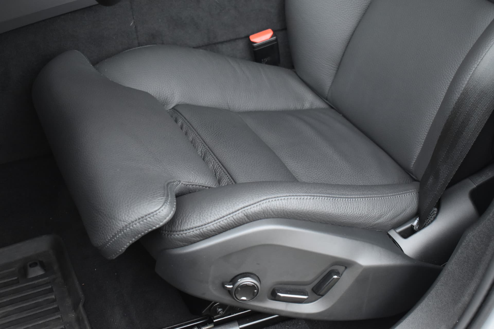 Volvo XC60 T6 350PK Plug-in hybrid AWD Plus Dark thumbnail 7