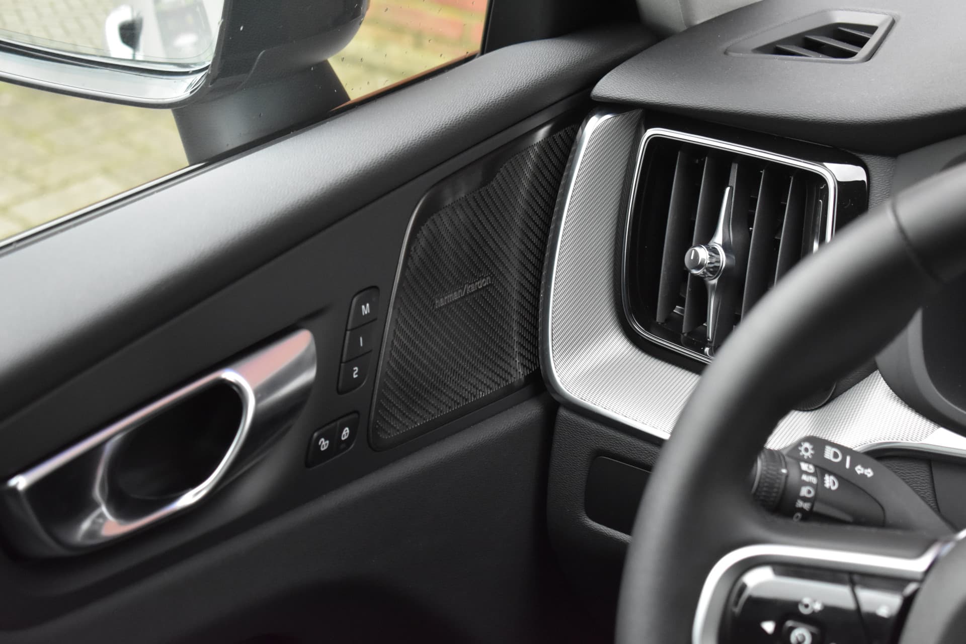 Volvo XC60 T6 350PK Plug-in hybrid AWD Plus Dark thumbnail 8