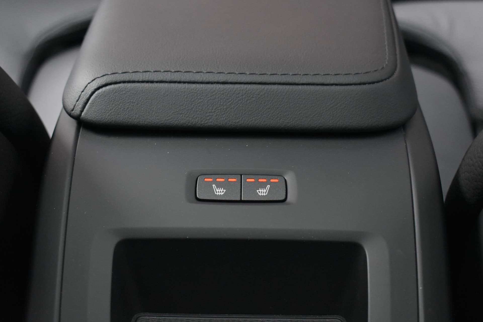 Volvo XC60 T6 350PK Plug-in hybrid AWD Plus Dark thumbnail 10