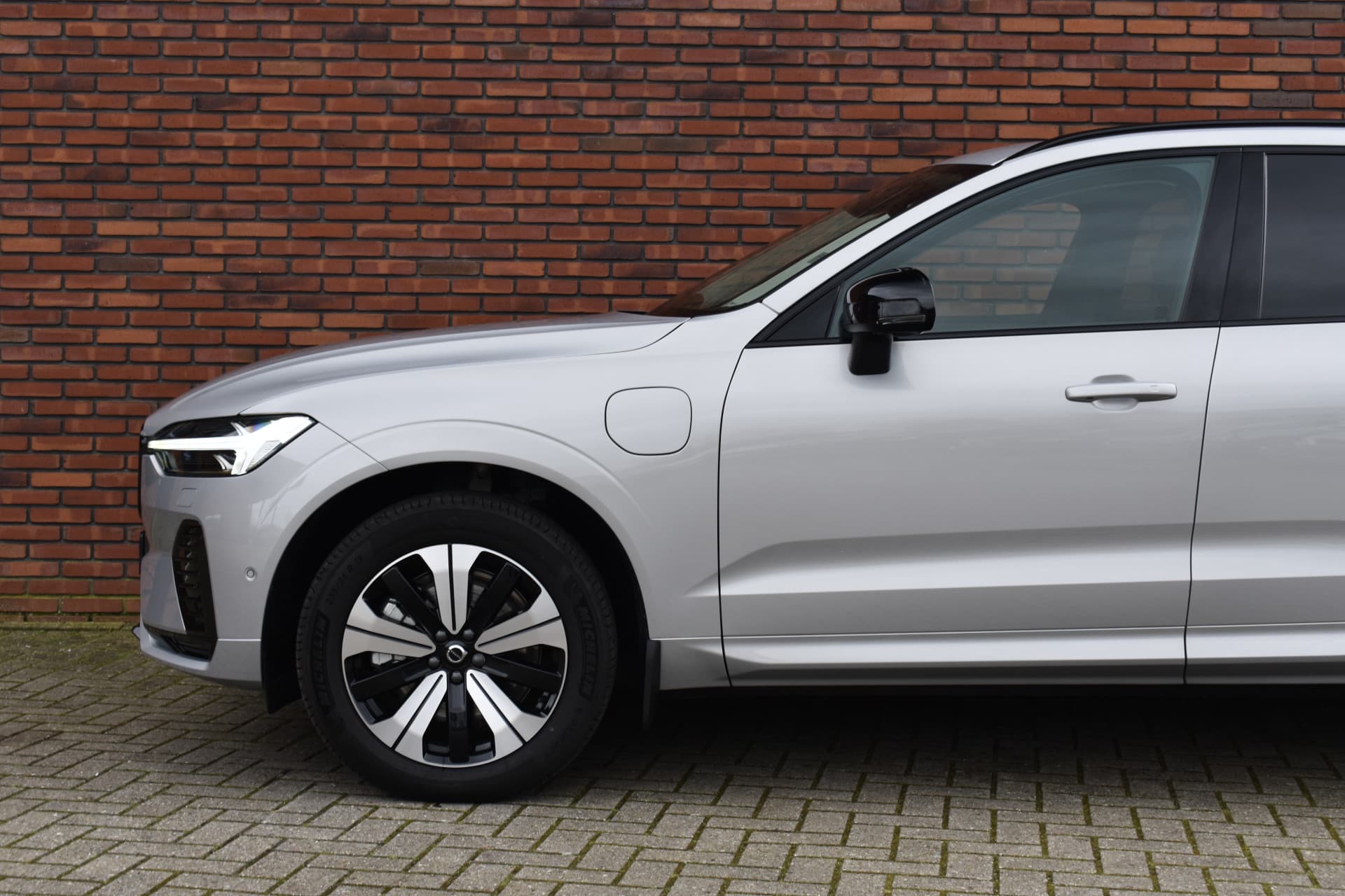 Volvo XC60 T6 350PK Plug-in hybrid AWD Plus Dark thumbnail 13