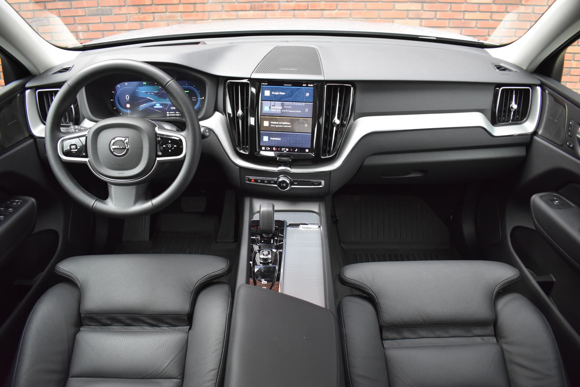 Volvo XC60 T6 350PK Plug-in hybrid AWD Plus Dark thumbnail 15