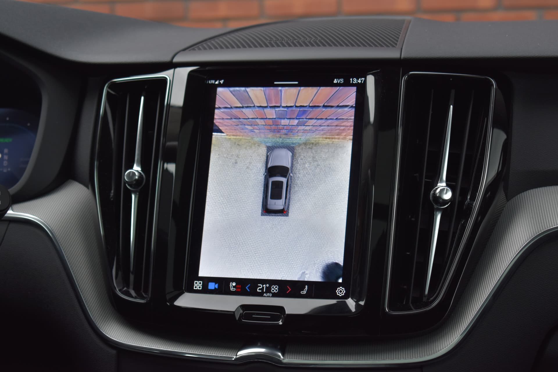 Volvo XC60 T6 350PK Plug-in hybrid AWD Plus Dark thumbnail 20