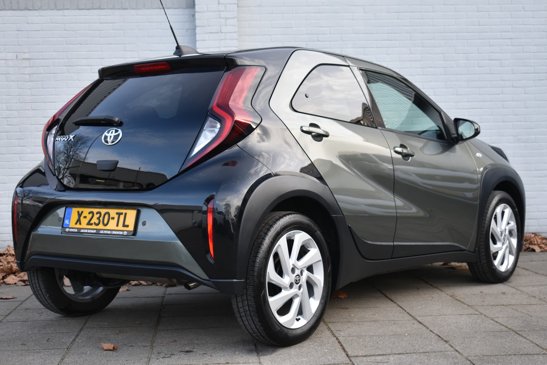 Toyota Aygo X 1.0 VVT-i S-CVT First Limited Automaat 72pk thumbnail 5