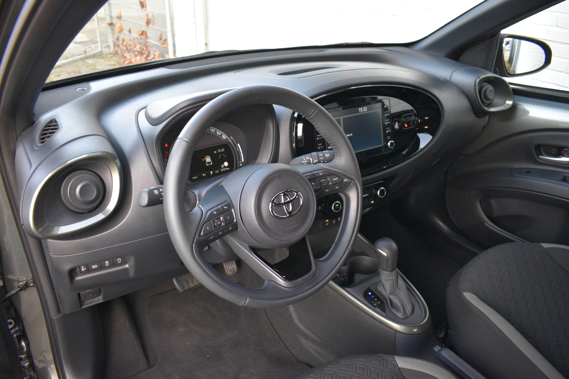 Toyota Aygo X 1.0 VVT-i S-CVT First Limited Automaat 72pk thumbnail 6