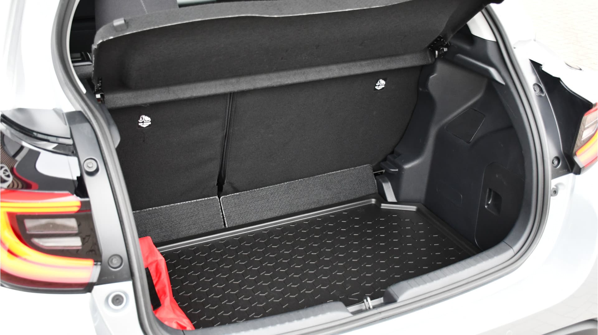 Toyota Yaris 1.5 Hybrid 115 Dynamic Limited 116pk Automaat thumbnail 23