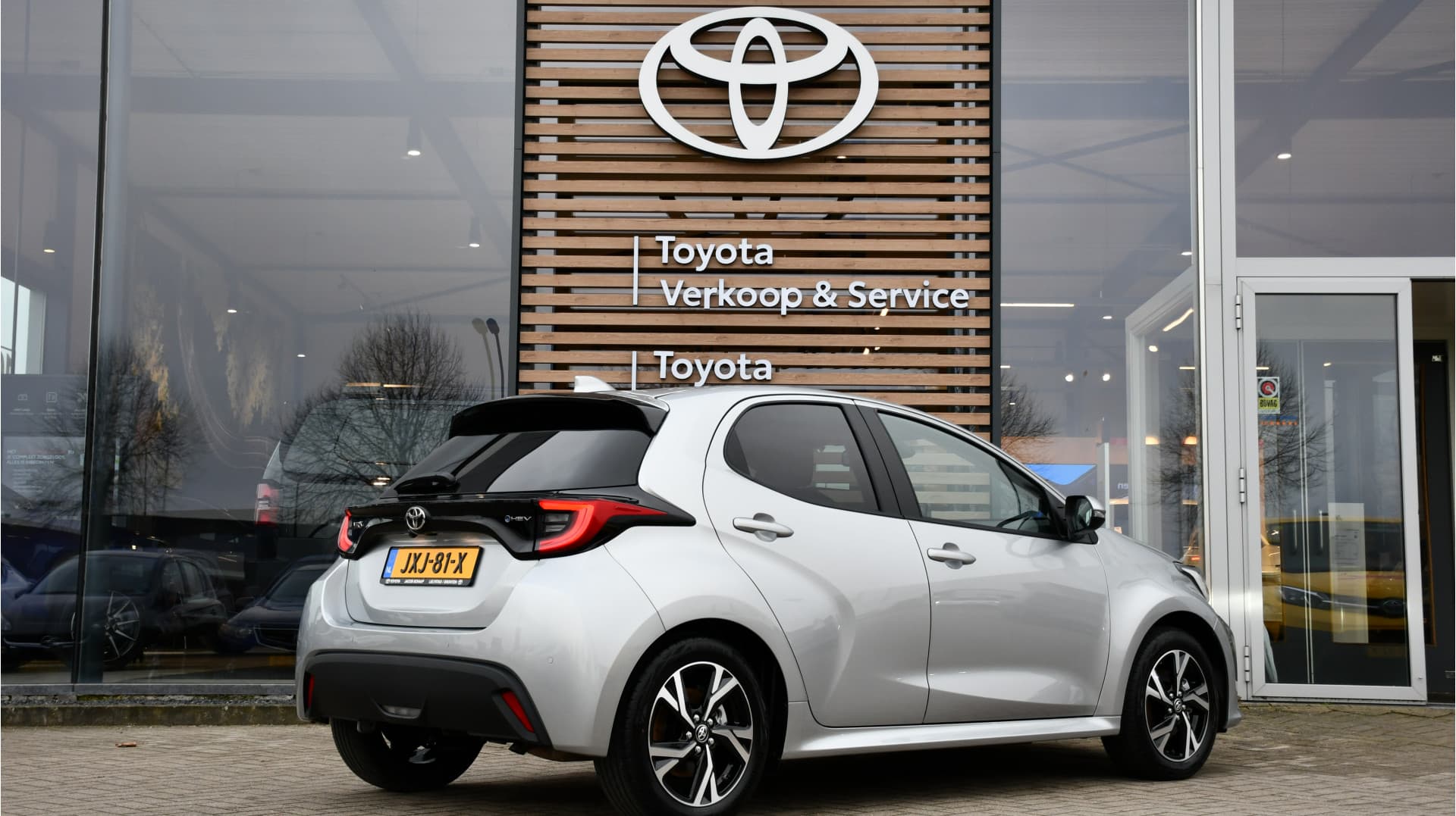 Toyota Yaris 1.5 Hybrid 115 Dynamic Limited 116pk Automaat thumbnail 3