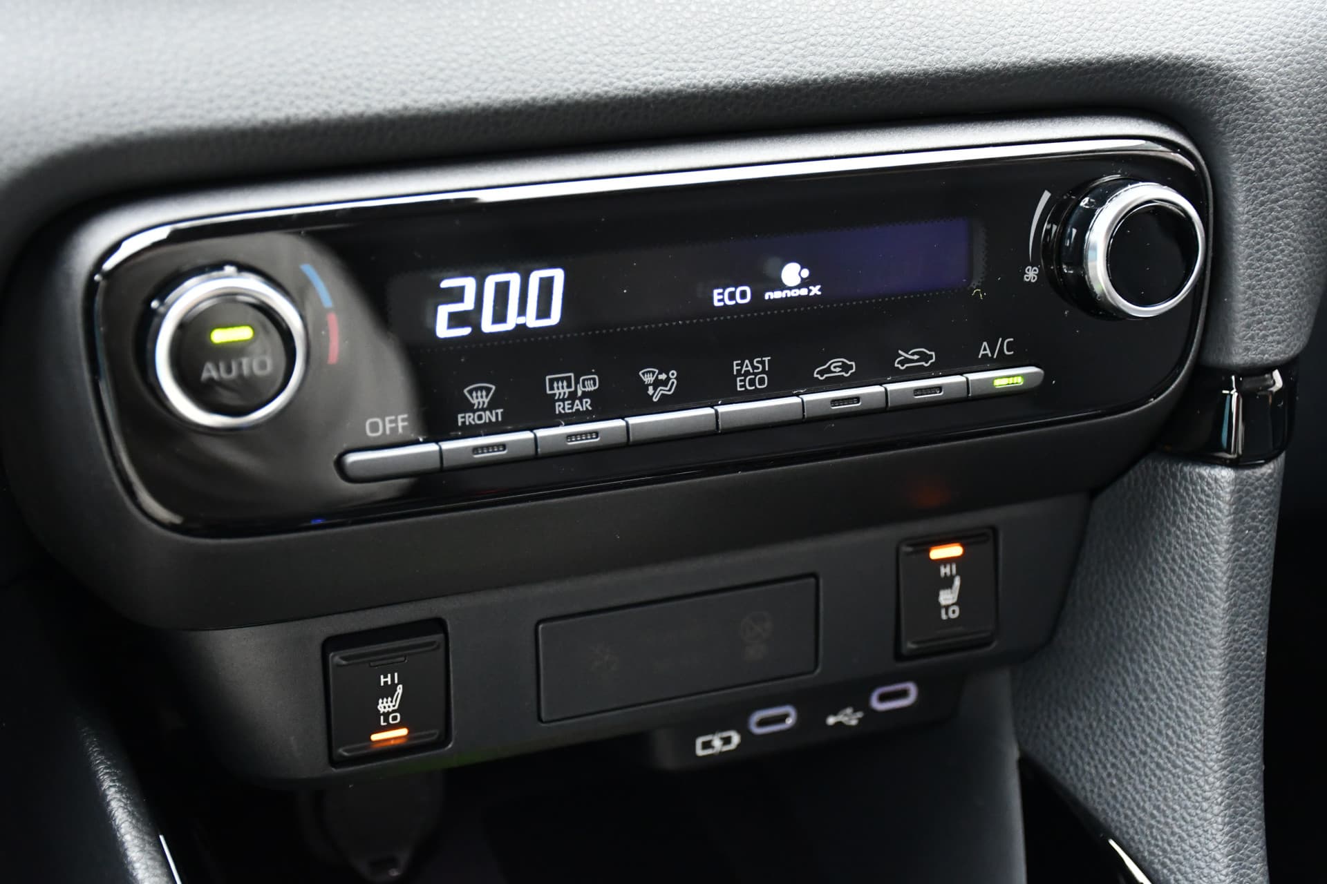 Toyota Yaris 1.5 Hybrid 115 Dynamic Limited 116pk Automaat thumbnail 11