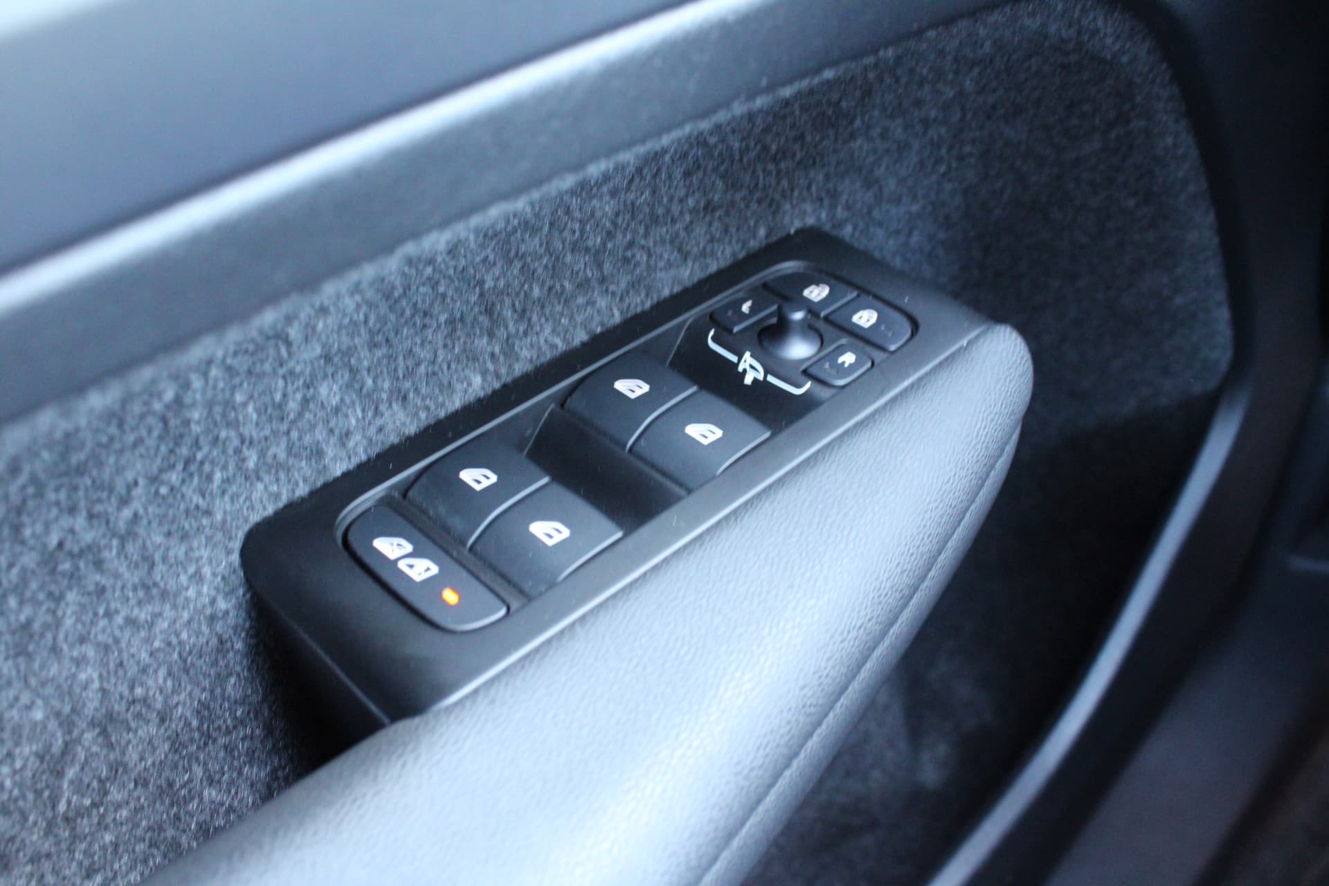 Volvo XC40 Recharge Twin Plus thumbnail 17