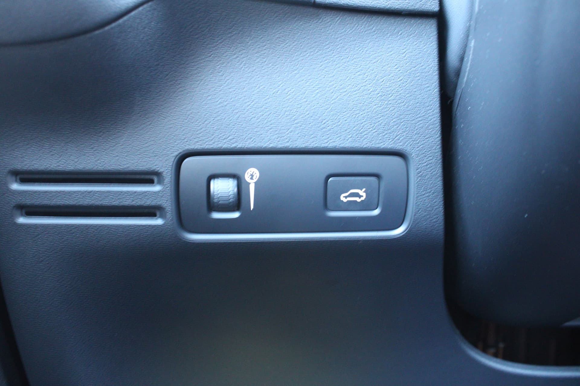 Volvo XC40 Recharge Twin Plus thumbnail 18