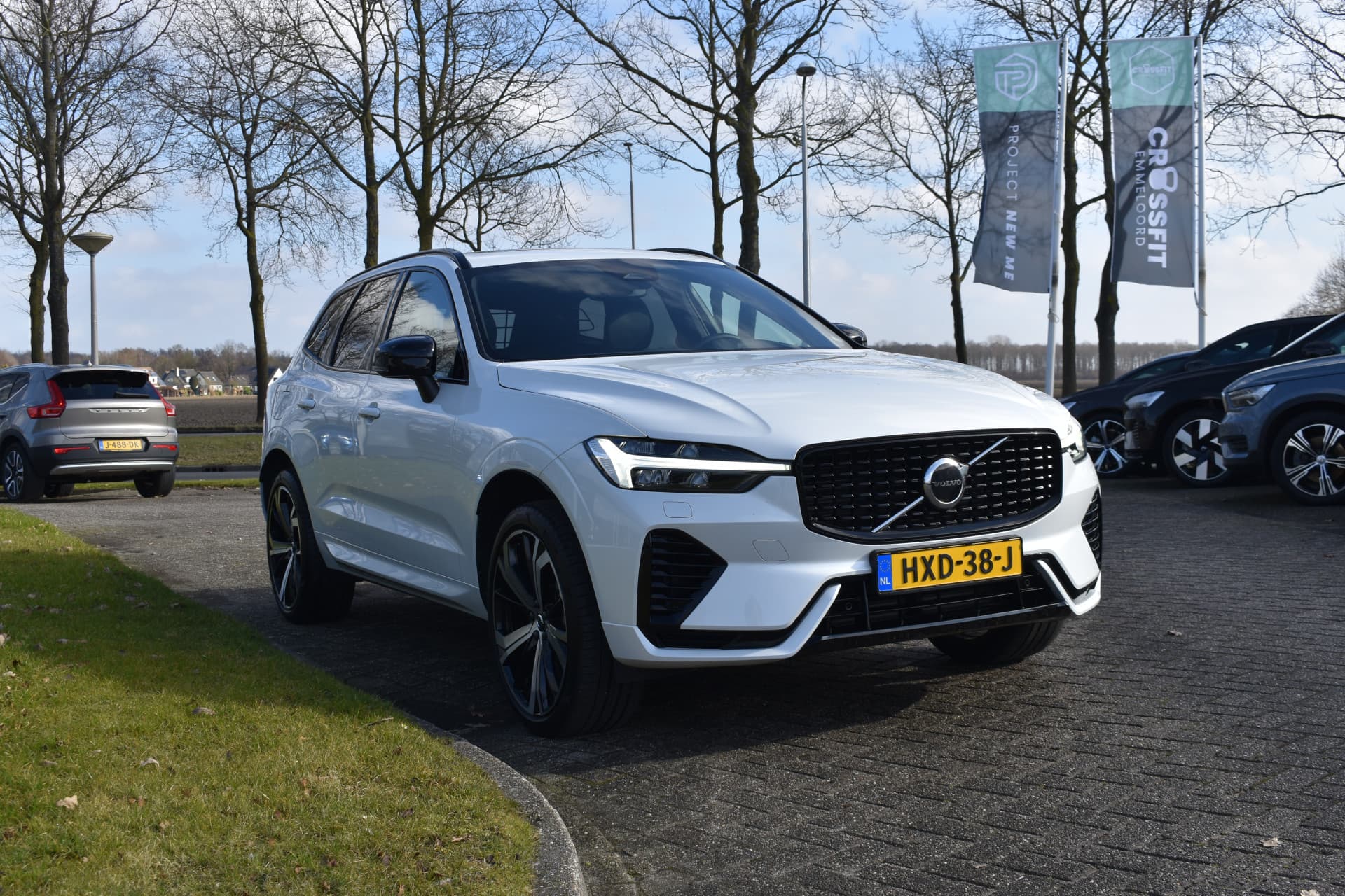 Volvo XC60 T6 AWD 350PK Plug-in Hybrid Plus Dark thumbnail 2