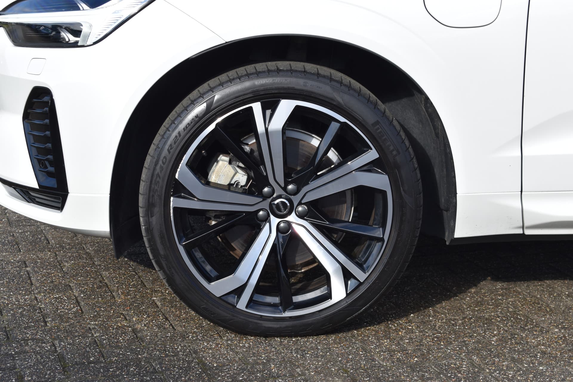 Volvo XC60 T6 AWD 350PK Plug-in Hybrid Plus Dark thumbnail 6