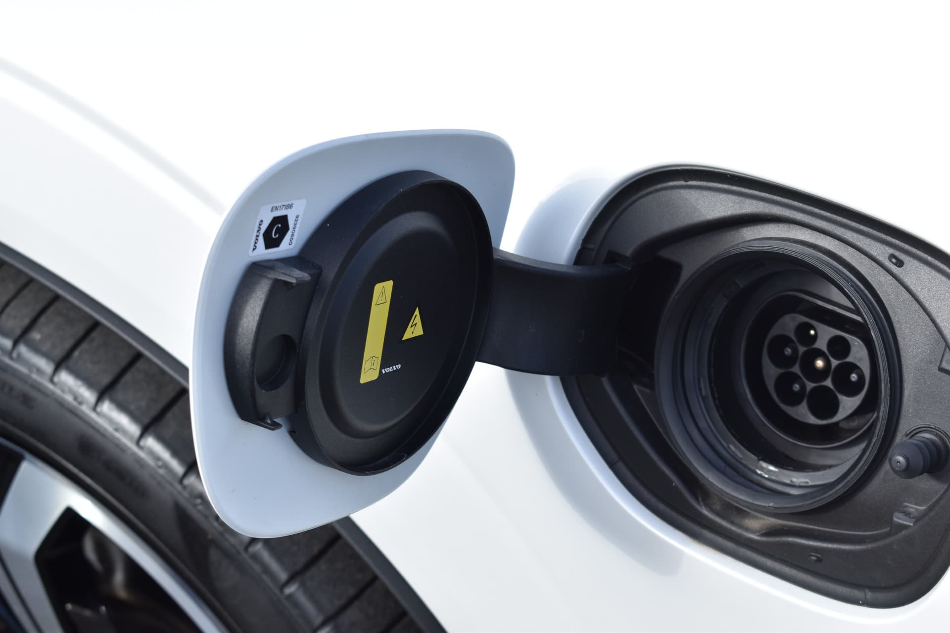 Volvo XC60 T6 AWD 350PK Plug-in Hybrid Plus Dark thumbnail 7