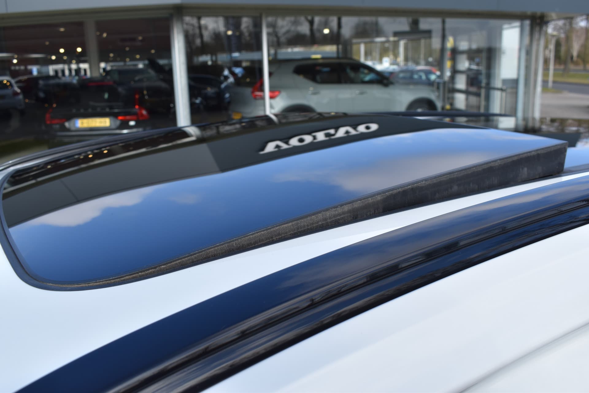 Volvo XC60 T6 AWD 350PK Plug-in Hybrid Plus Dark thumbnail 12