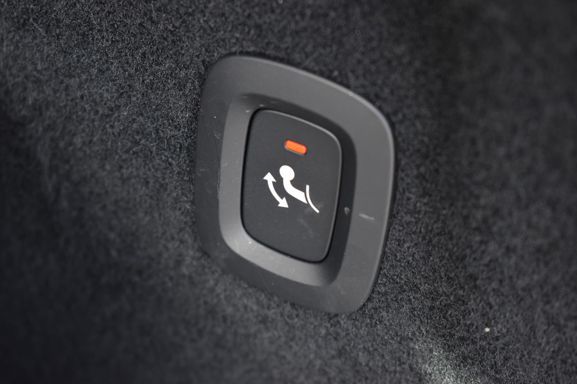 Volvo XC60 T6 AWD 350PK Plug-in Hybrid Plus Dark thumbnail 19