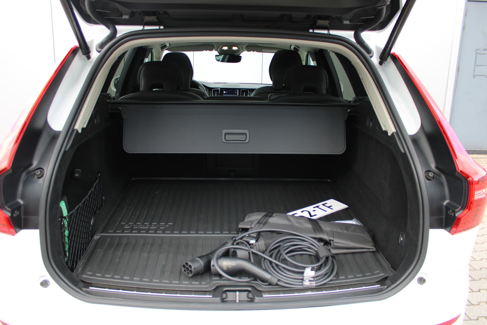 Volvo XC60 T6 AWD 350PK Plug-in Hybrid Plus Dark thumbnail 20