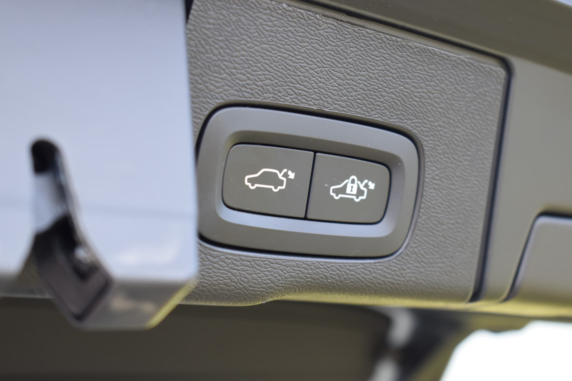 Volvo XC60 T6 AWD 350PK Plug-in Hybrid Plus Dark thumbnail 22