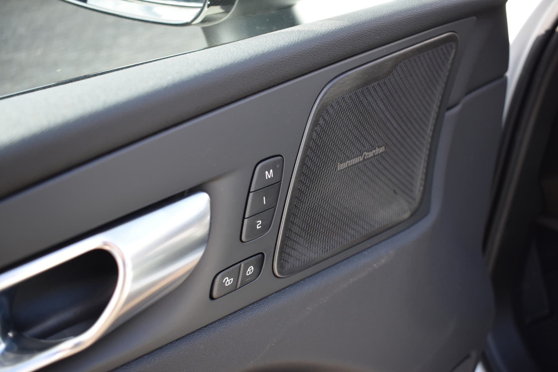 Volvo XC60 T6 AWD 350PK Plug-in Hybrid Plus Dark thumbnail 31