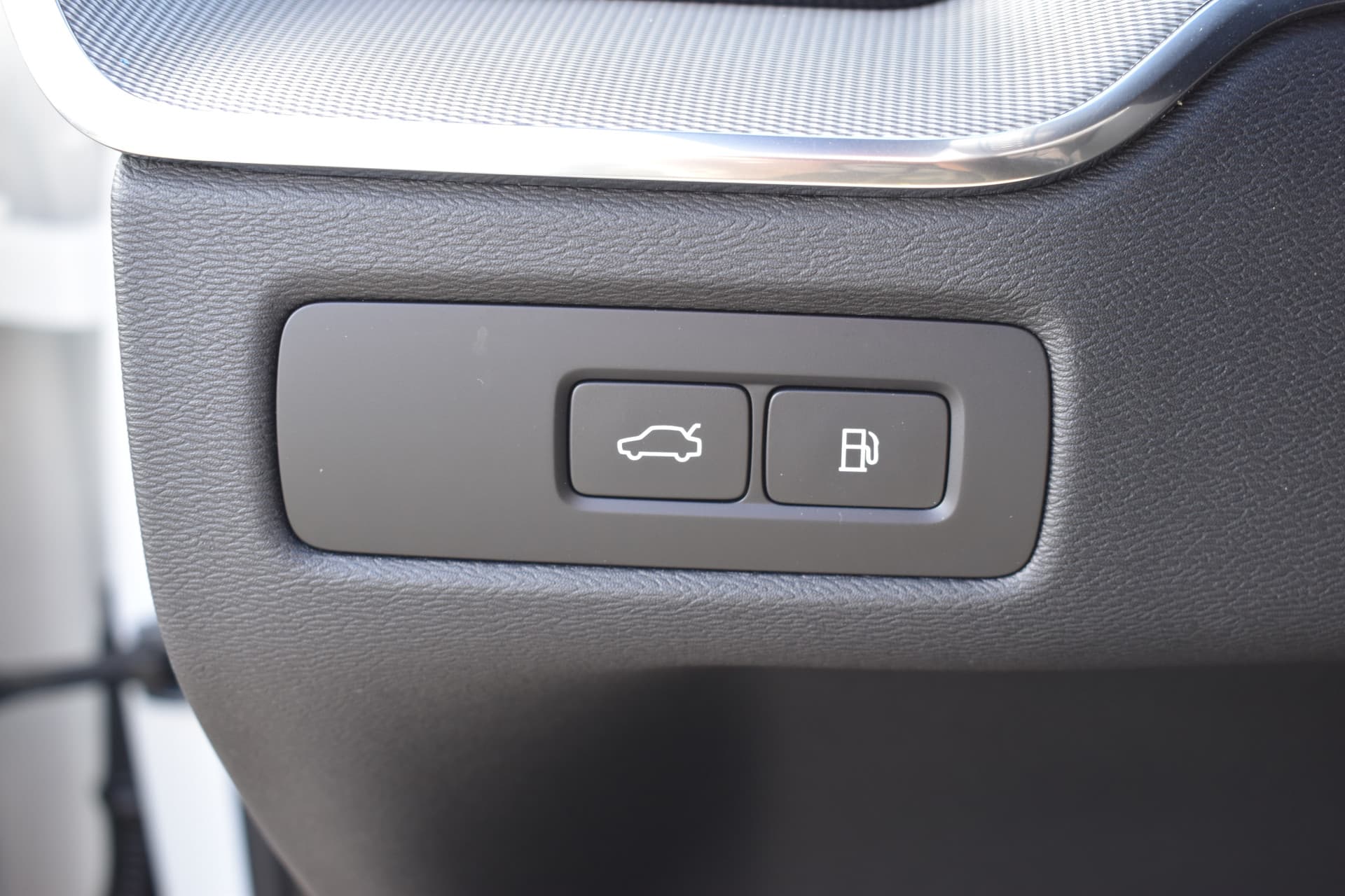 Volvo XC60 T6 AWD 350PK Plug-in Hybrid Plus Dark thumbnail 32