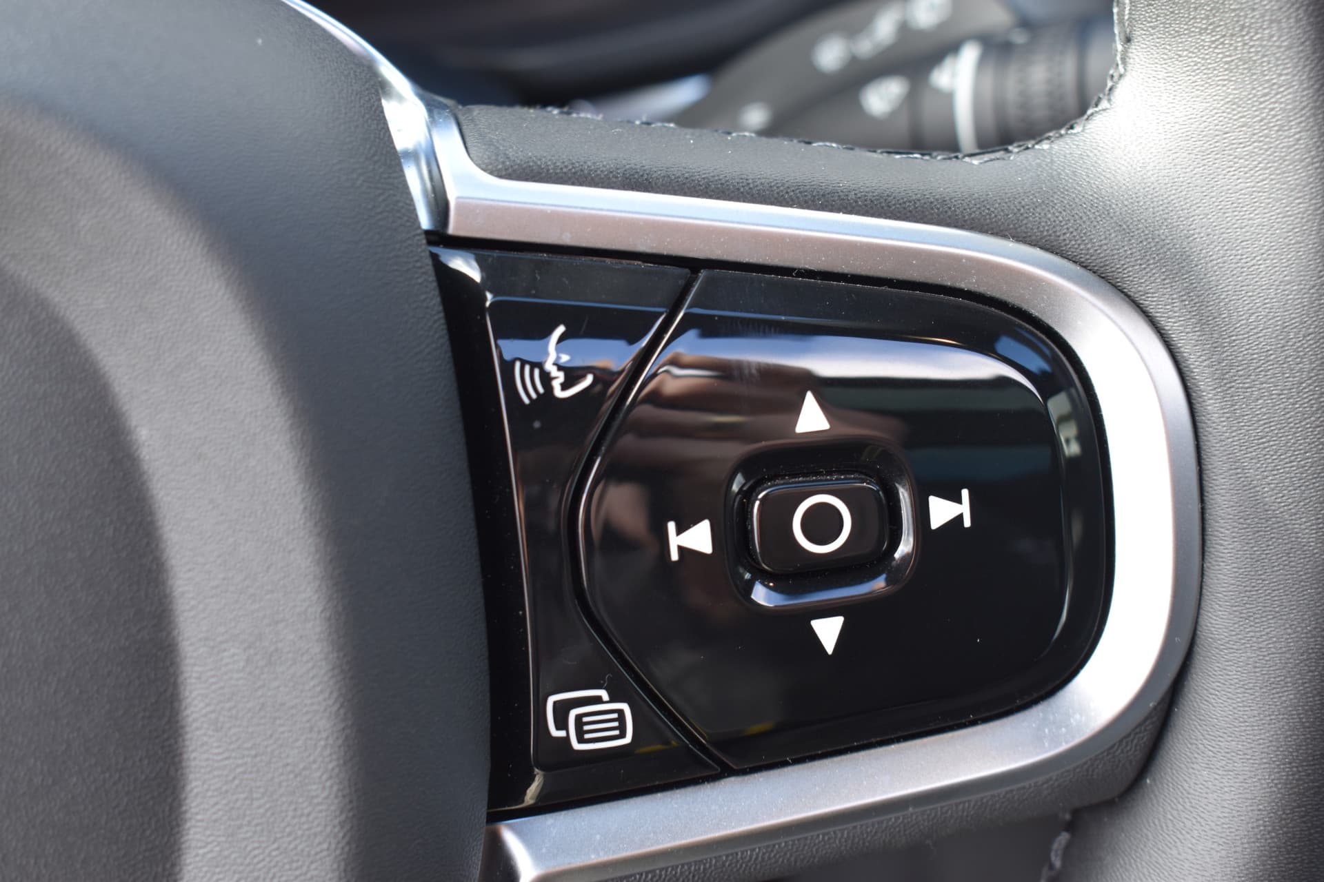 Volvo XC60 T6 AWD 350PK Plug-in Hybrid Plus Dark thumbnail 34