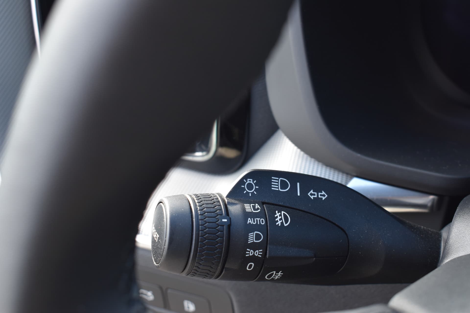 Volvo XC60 T6 AWD 350PK Plug-in Hybrid Plus Dark thumbnail 35