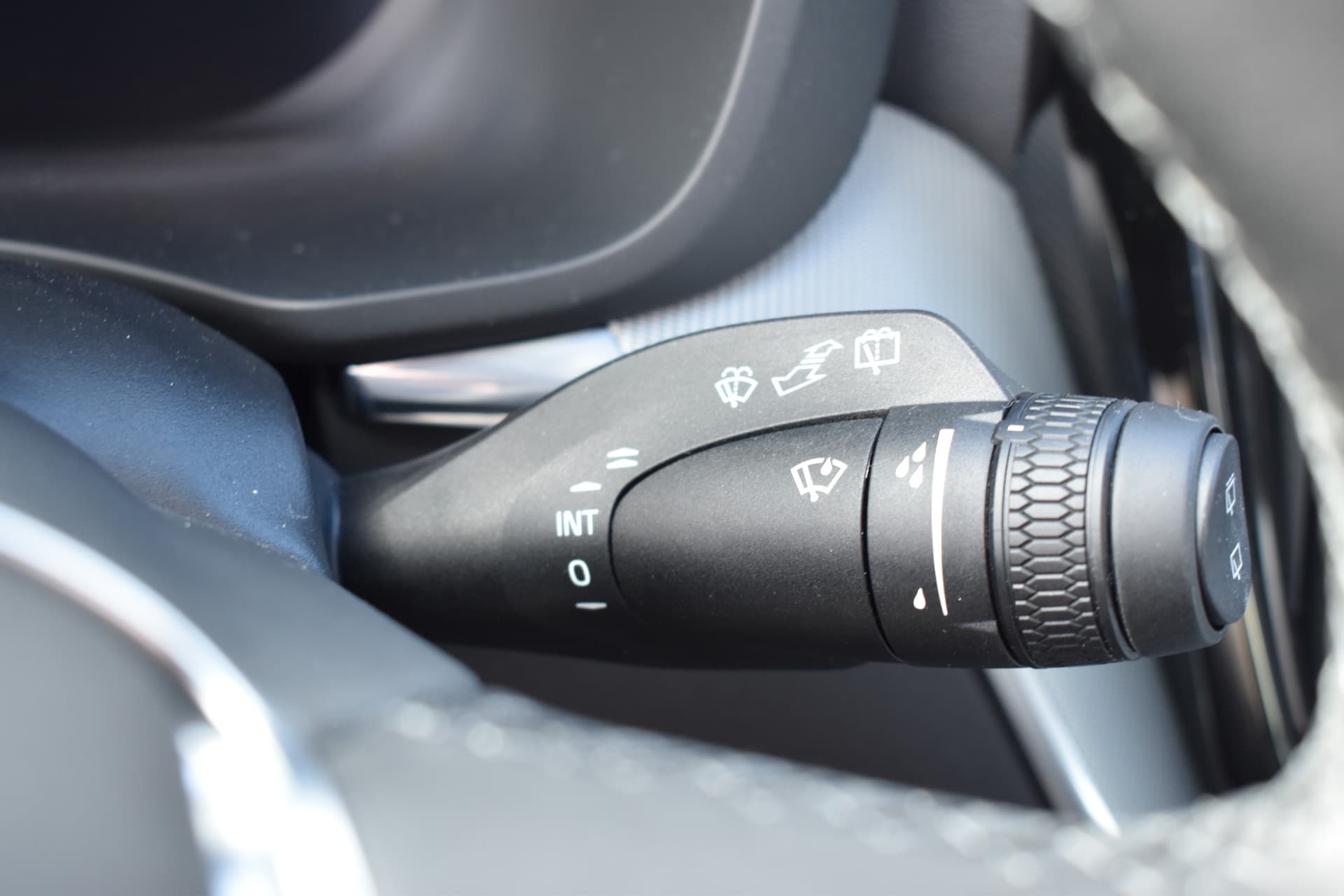 Volvo XC60 T6 AWD 350PK Plug-in Hybrid Plus Dark thumbnail 36