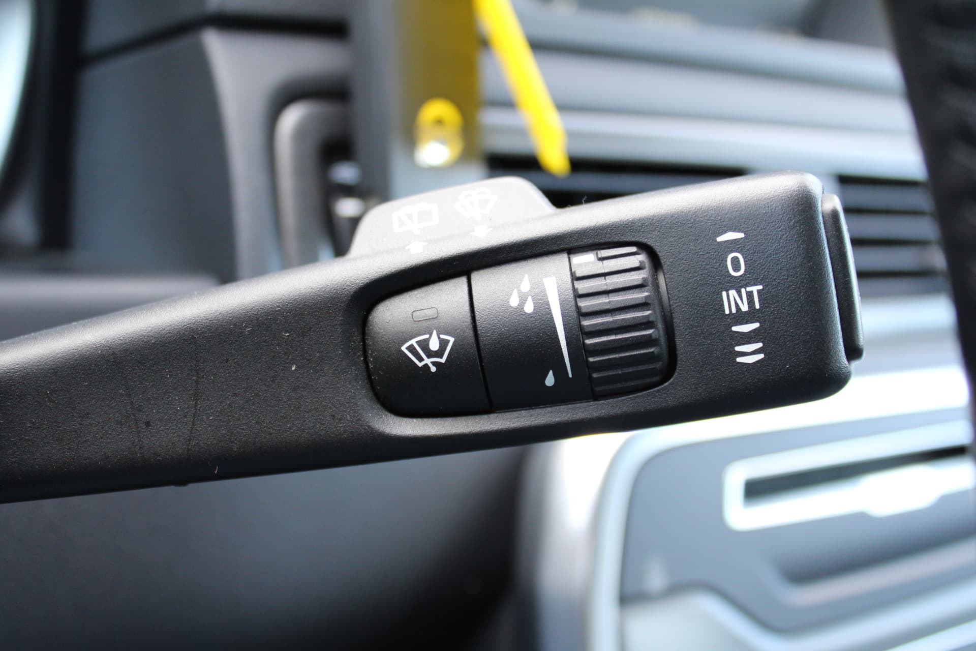 Volvo V70 D2 Dynamic Edition thumbnail 24