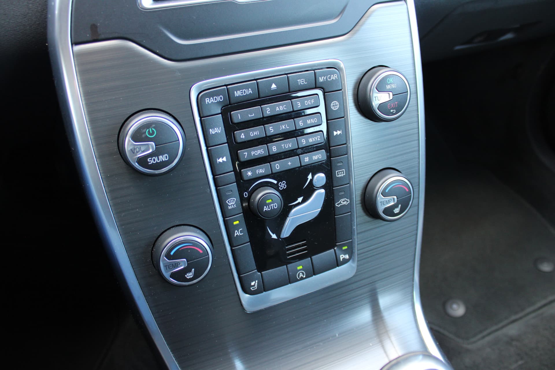 Volvo V70 D2 Dynamic Edition thumbnail 28