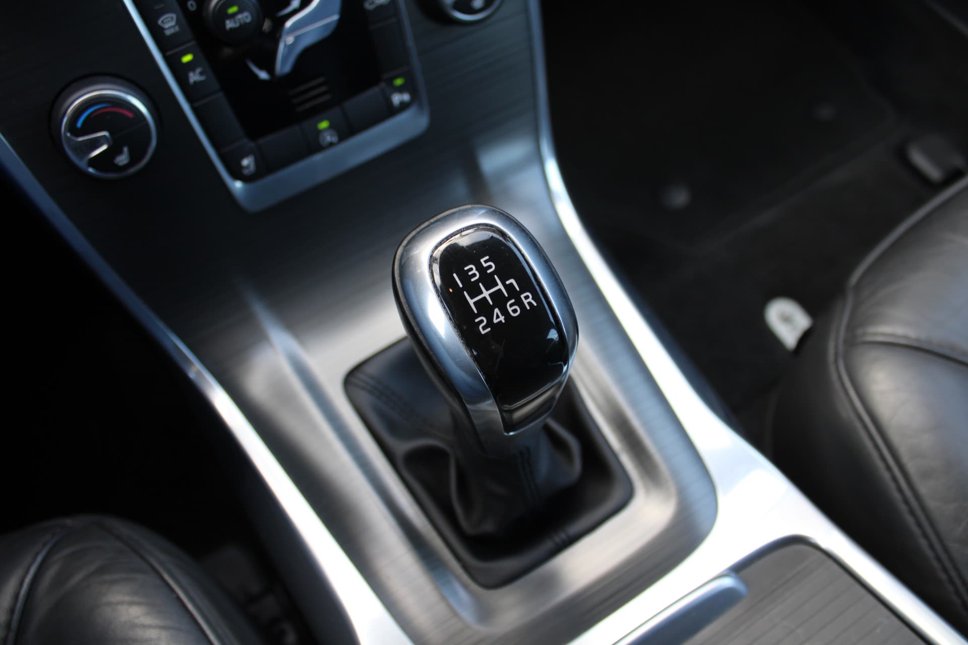 Volvo V70 D2 Dynamic Edition thumbnail 29