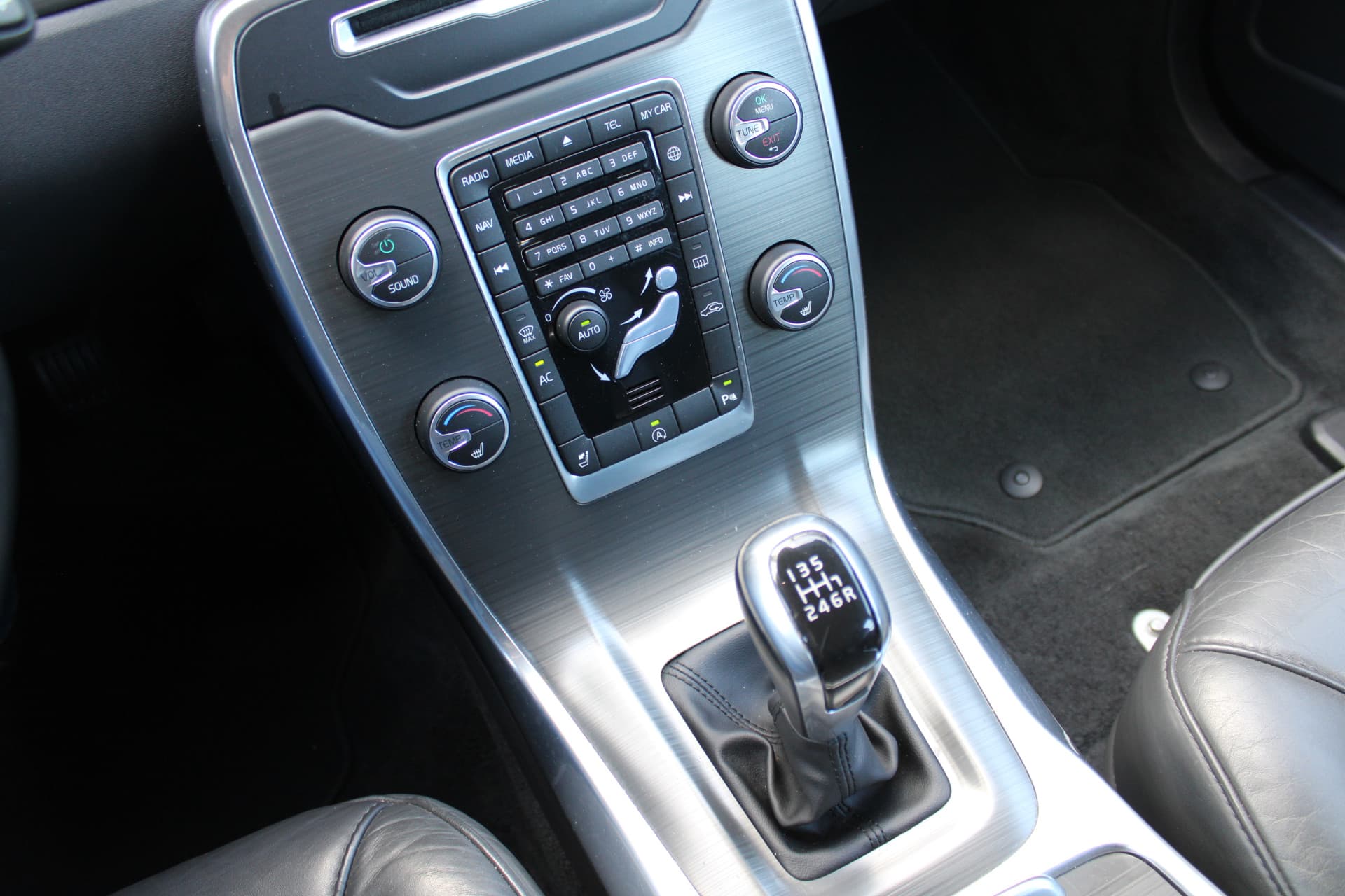 Volvo V70 D2 Dynamic Edition thumbnail 30