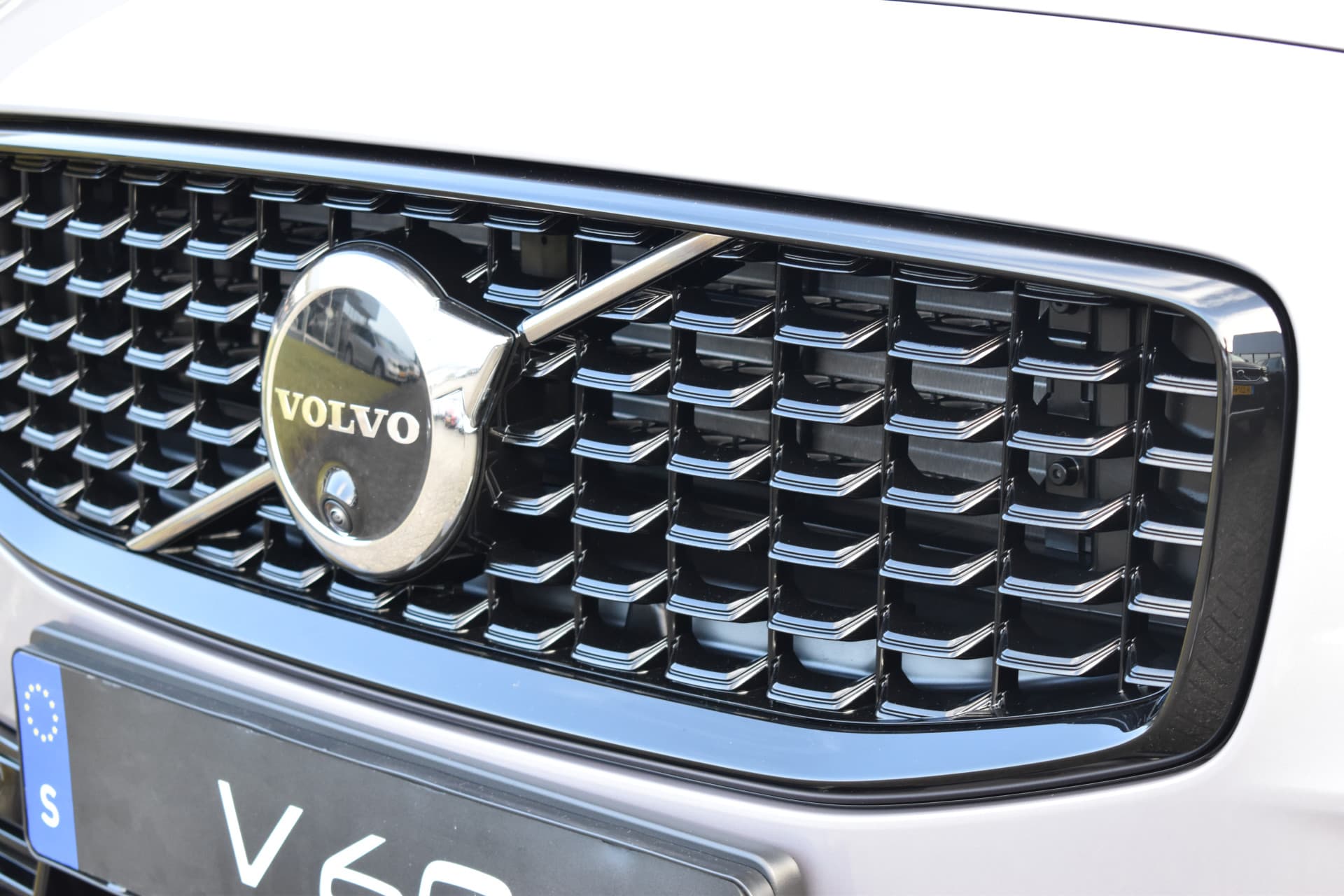 Volvo V60 T6 AWD 350PK Plug-in Hybrid Plus Dark thumbnail 4