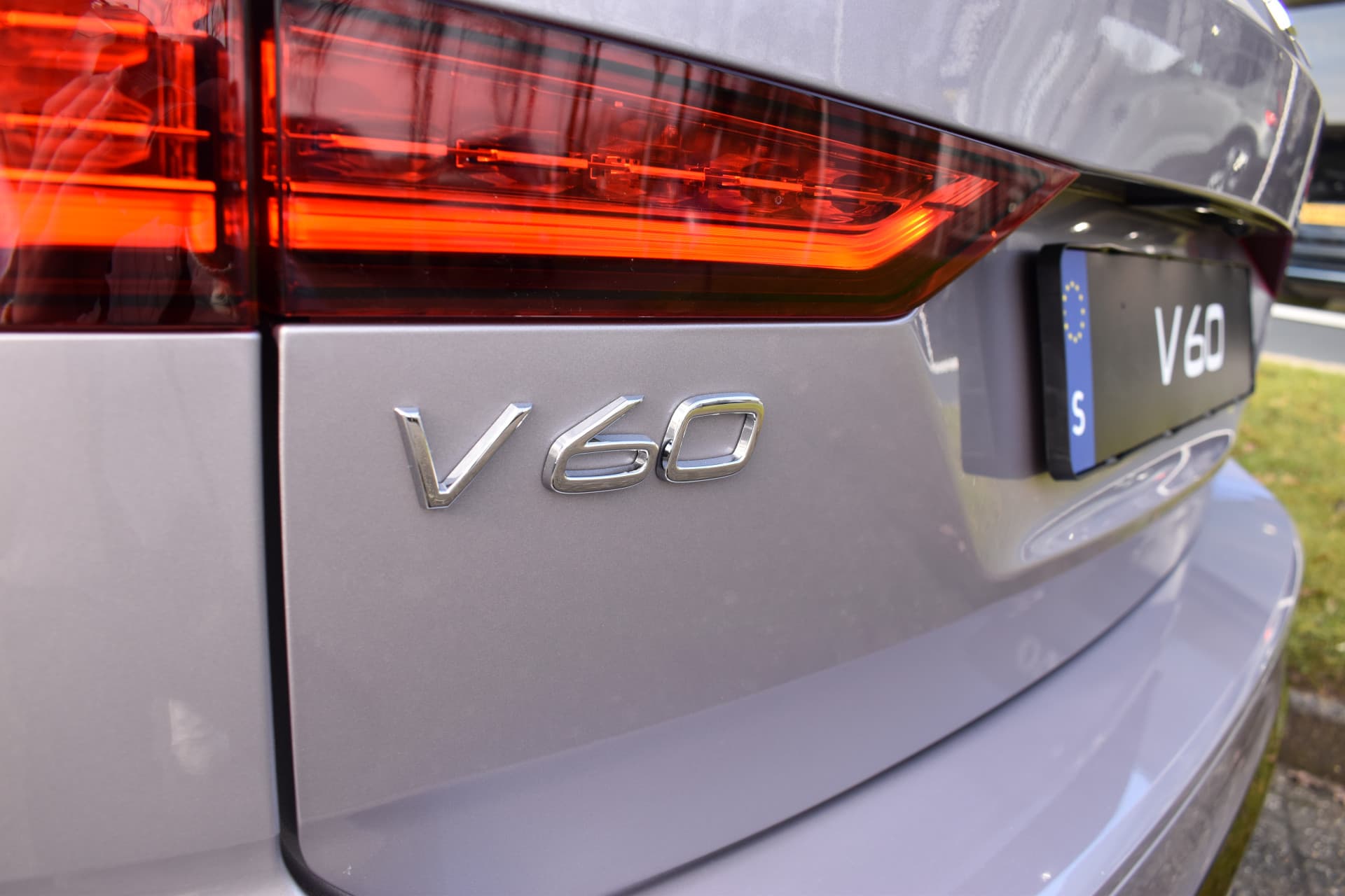 Volvo V60 T6 AWD 350PK Plug-in Hybrid Plus Dark thumbnail 12