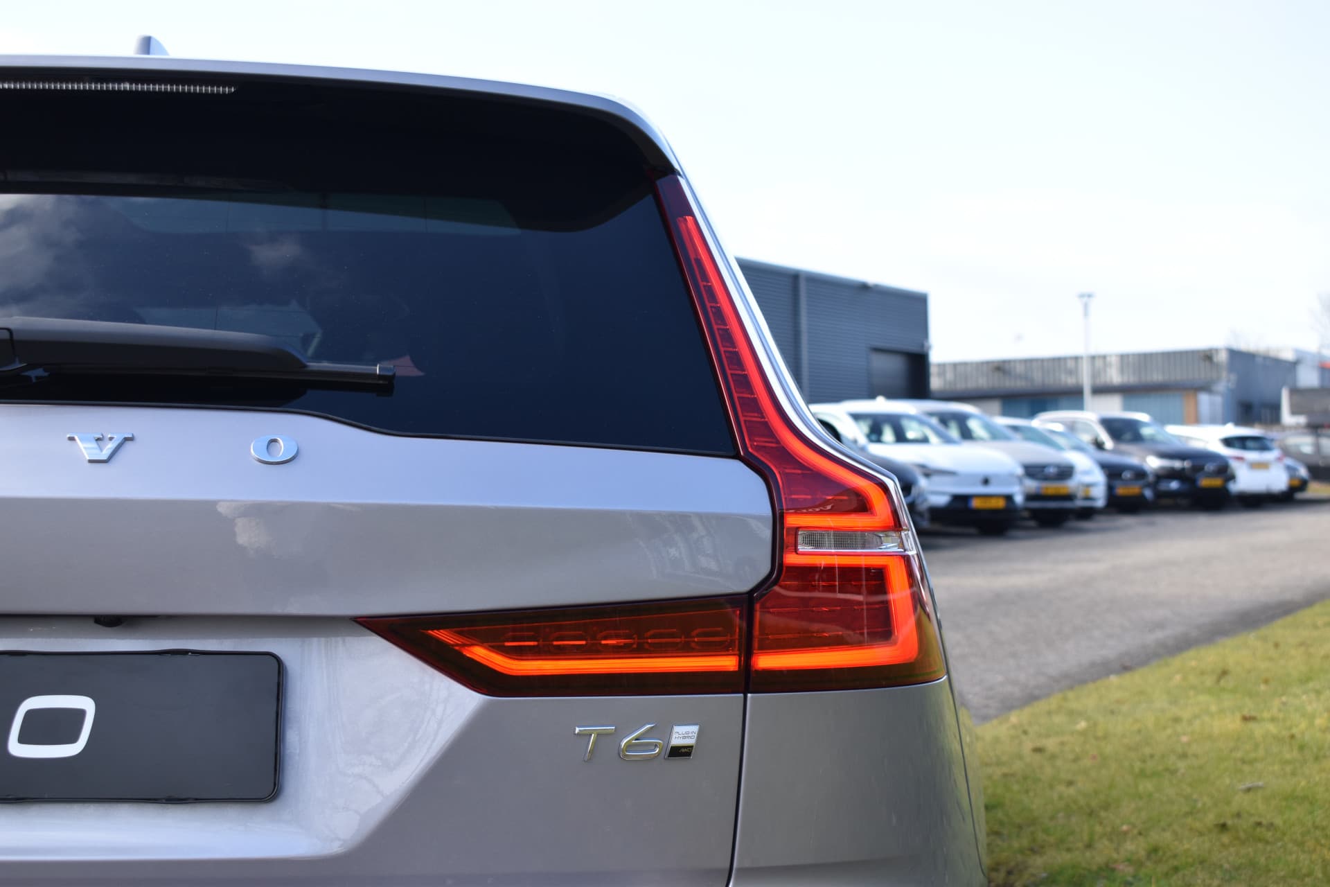 Volvo V60 T6 AWD 350PK Plug-in Hybrid Plus Dark thumbnail 14